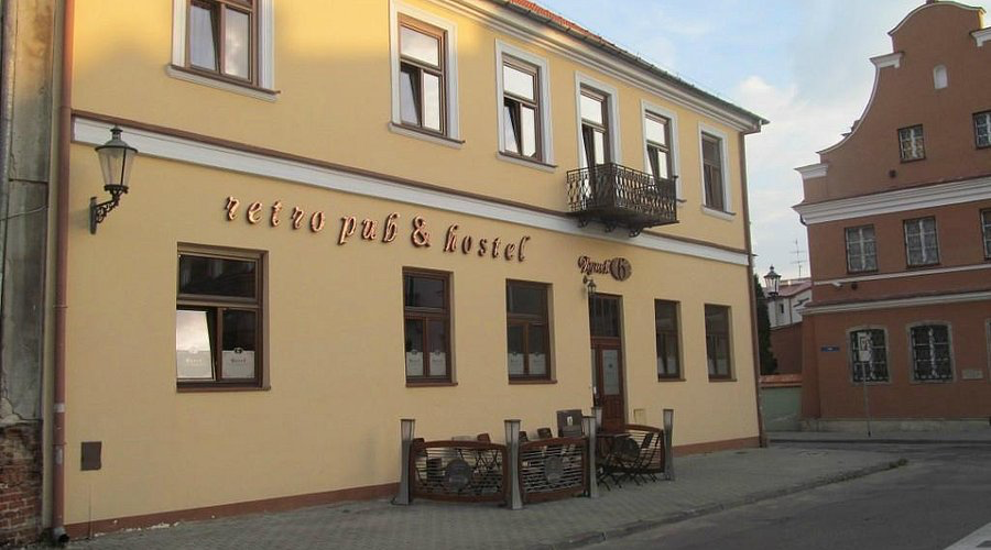 Retro Pub & Hostel