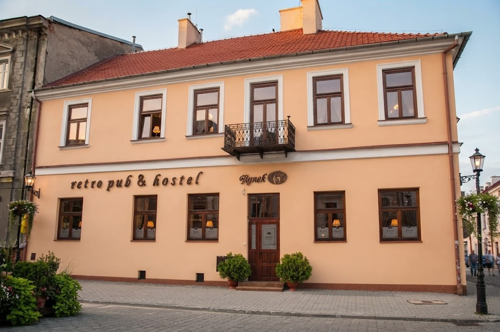 Retro Pub & Hostel